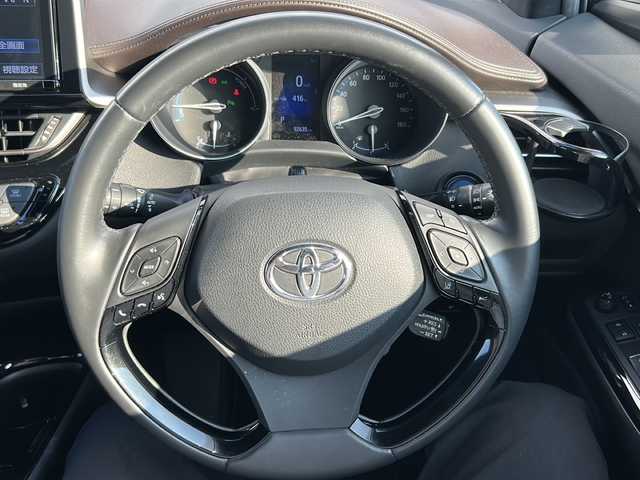 トヨタ Ｃ－ＨＲ G 佐賀県 2017(平29)年 9.3万km ホワイトパールクリスタルシャイン 純正ナビ(NSZT-Y66T)/Bluetooth/CD/DVD/フルセグTV/バックカメラ/クルーズコントロール/トヨタセーフティセンス/・衝突軽減システム/・レーンキープアシスト/・クリアランスソナー/ブレーキホールド/LEDオートライト/オートマチックハイビーム/オートエアコン/シートヒーター/ステアリングスイッチ/ETC/純正アルミホイール/保証書/取扱説明書/点検記録簿(H29/30/31/R5/6)