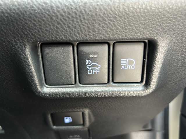 トヨタ Ｃ－ＨＲ G 佐賀県 2017(平29)年 9.3万km ホワイトパールクリスタルシャイン 純正ナビ(NSZT-Y66T)/Bluetooth/CD/DVD/フルセグTV/バックカメラ/クルーズコントロール/トヨタセーフティセンス/・衝突軽減システム/・レーンキープアシスト/・クリアランスソナー/ブレーキホールド/LEDオートライト/オートマチックハイビーム/オートエアコン/シートヒーター/ステアリングスイッチ/ETC/純正アルミホイール/保証書/取扱説明書/点検記録簿(H29/30/31/R5/6)