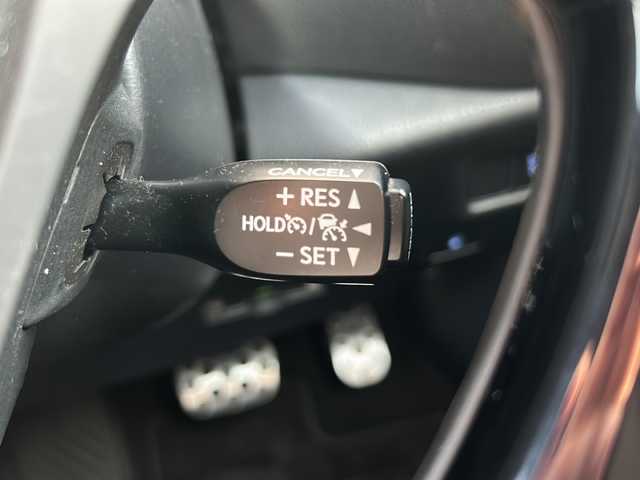 トヨタ Ｃ－ＨＲ G 佐賀県 2017(平29)年 9.3万km ホワイトパールクリスタルシャイン 純正ナビ(NSZT-Y66T)/Bluetooth/CD/DVD/フルセグTV/バックカメラ/クルーズコントロール/トヨタセーフティセンス/・衝突軽減システム/・レーンキープアシスト/・クリアランスソナー/ブレーキホールド/LEDオートライト/オートマチックハイビーム/オートエアコン/シートヒーター/ステアリングスイッチ/ETC/純正アルミホイール/保証書/取扱説明書/点検記録簿(H29/30/31/R5/6)
