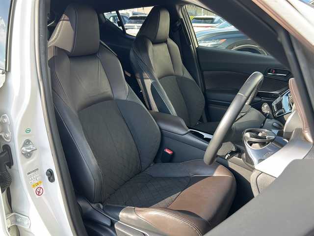 トヨタ Ｃ－ＨＲ G 佐賀県 2017(平29)年 9.3万km ホワイトパールクリスタルシャイン 純正ナビ(NSZT-Y66T)/Bluetooth/CD/DVD/フルセグTV/バックカメラ/クルーズコントロール/トヨタセーフティセンス/・衝突軽減システム/・レーンキープアシスト/・クリアランスソナー/ブレーキホールド/LEDオートライト/オートマチックハイビーム/オートエアコン/シートヒーター/ステアリングスイッチ/ETC/純正アルミホイール/保証書/取扱説明書/点検記録簿(H29/30/31/R5/6)