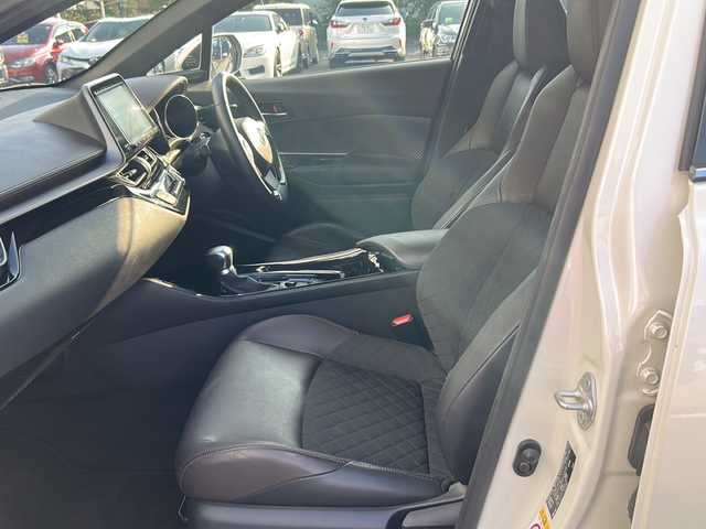 トヨタ Ｃ－ＨＲ G 佐賀県 2017(平29)年 9.3万km ホワイトパールクリスタルシャイン 純正ナビ(NSZT-Y66T)/Bluetooth/CD/DVD/フルセグTV/バックカメラ/クルーズコントロール/トヨタセーフティセンス/・衝突軽減システム/・レーンキープアシスト/・クリアランスソナー/ブレーキホールド/LEDオートライト/オートマチックハイビーム/オートエアコン/シートヒーター/ステアリングスイッチ/ETC/純正アルミホイール/保証書/取扱説明書/点検記録簿(H29/30/31/R5/6)