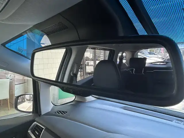 ホンダ シャトル ハイブリッド X ホンダセンシング 大阪府 2020(令2)年 2.6万km プラチナホワイトパール ワンオーナー/Honda　SENSING/・衝突軽減ブレーキ/・誤発進抑制機能/・歩行者事故低減ステアリング/・先行者発進お知らせ機能/・標識認識機能/・路外逸脱抑制機能/・ACCアダプティブクルーズコントロール/・車線維持支援システム後方誤発進抑制機能/8インチディーラーオプションナビ（VXM-207VFEi）/フルセグテレビ/AM/FM/BT/バックカメラ/前後純正ドライブレコーダー（ナビ連動タイプ）/フルフラットシート/ISOFIX/オートライト/ステアリングスイッチ/ビルドインETC/ドアバイザー/ハーフレザーシート/シートヒーター/スペアキー/取扱説明書/保証書