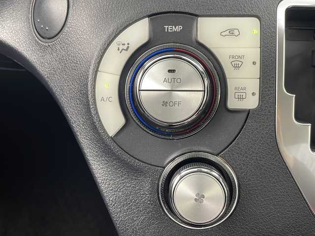 トヨタ シエンタ ハイブリッド G クエロ 岐阜県 2017(平29)年 7.1万km ホワイトパールクリスタルシャイン 純正7インチSDナビネーション(NSZT-W66T)/AM FM/CD DVD/SD/Bluetooth /バックカメラ/フルセグテレビ/オートライト/LEDライト/オートハイビーム/革巻きステアリング/ステアリングリモコン/ビルトインETC/トヨタセーフティセンス/衝突軽減機能/レーンキープアシスト機能/横滑り防止装置/スマートキー/プッシュスタート/スペアキー有