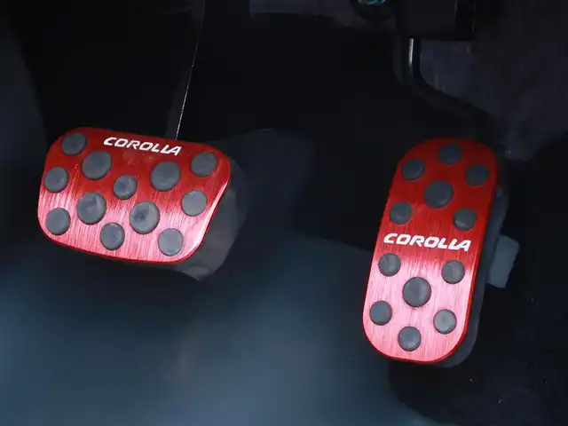 トヨタ カローラ スポーツ G Z 千葉県 2022(令4)年 1.9万km シルバーM モデリスタエアロ(F・S・R)/モデリスタ ドアハンドルプロテクター/運転席ドアのみ装着　未使用品1個有り/モデリスタ ドアハンドルガーニッシュ/BLITZ車高調/ENKEI PerformanceLine PF07 19インチAW/KENSTYLEステアリング TD03(レッドステッチ)/純正ステアリング有り/前後ドライブレコーダー/（CSD-790FHG・CSD-CM01)/純正フロアマット/純正ドアバイザー/純正レインクリアリングブルーミラー/通常ミラー有り/純正ディスプレイオーディオ/・AM/FM/CD/DVD/Bluetooth/フルセグTV/デジタルインナーミラー/ブラインドスポットモニター(BSM)/スマートキー×2本/ビルトインETC/ハーフレザー(赤/黒)/前席シートヒーター /パドルシフト/レーダークルーズコントロール/レーンキープアシスト/衝突軽減ブレーキ/オートハイビーム/LEDヘッドライト/LEDフォグランプ/ヘッドライトレベライザー/電動パーキングブレーキ/ブレーキホールド機能/先行車発進お知らせ機能/横滑り防止装置/USB充電/取扱説明書/保証書