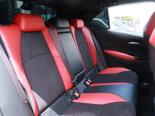 トヨタ カローラ スポーツ G Z 千葉県 2022(令4)年 1.9万km シルバーM モデリスタエアロ(F・S・R)/モデリスタ ドアハンドルプロテクター/運転席ドアのみ装着　未使用品1個有り/モデリスタ ドアハンドルガーニッシュ/BLITZ車高調/ENKEI PerformanceLine PF07 19インチAW/KENSTYLEステアリング TD03(レッドステッチ)/純正ステアリング有り/前後ドライブレコーダー/（CSD-790FHG・CSD-CM01)/純正フロアマット/純正ドアバイザー/純正レインクリアリングブルーミラー/通常ミラー有り/純正ディスプレイオーディオ/・AM/FM/CD/DVD/Bluetooth/フルセグTV/デジタルインナーミラー/ブラインドスポットモニター(BSM)/スマートキー×2本/ビルトインETC/ハーフレザー(赤/黒)/前席シートヒーター /パドルシフト/レーダークルーズコントロール/レーンキープアシスト/衝突軽減ブレーキ/オートハイビーム/LEDヘッドライト/LEDフォグランプ/ヘッドライトレベライザー/電動パーキングブレーキ/ブレーキホールド機能/先行車発進お知らせ機能/横滑り防止装置/USB充電/取扱説明書/保証書