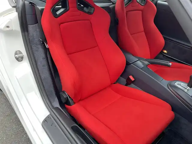 ポルシェ ケイマン 愛知県 2007(平19)年 5.9万km パール ティプトロニック/社外製レカロシート/H&Rダウンサス/アクティブリヤウィング/ASSURAレーダー探知機/ブレーキキャリパー/パナソニック製ストラーダナビ/バックカメラ/フルセグTV/CD/DVD再生/Bluetooth/USB接続/純正フロアマット/MEISTER19インチアルミホイール/HIDヘッドライト/ポルシェ・スタビリティ・マネージメント（横滑り防止装置）/KENWOOD製ドライブレコーダー（前）
