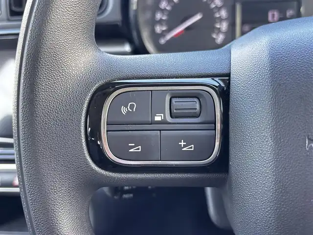 シトロエン シトロエン Ｃ３ フィール 熊本県 2020(令2)年 5.7万km ブランバンキーズ 純正ディスプレイオーディオ/【Bluetooth再生/MirrorLink/AndroidAuto】/アクティブセーフティブレーキ/レーンアシスト/パーキングセンサー/クルーズコントロール/インテリジェントハイビーム/LEDオートライト/トラクションコントロール/コーナーセンサー/ETC/ドライブレコーダー前後