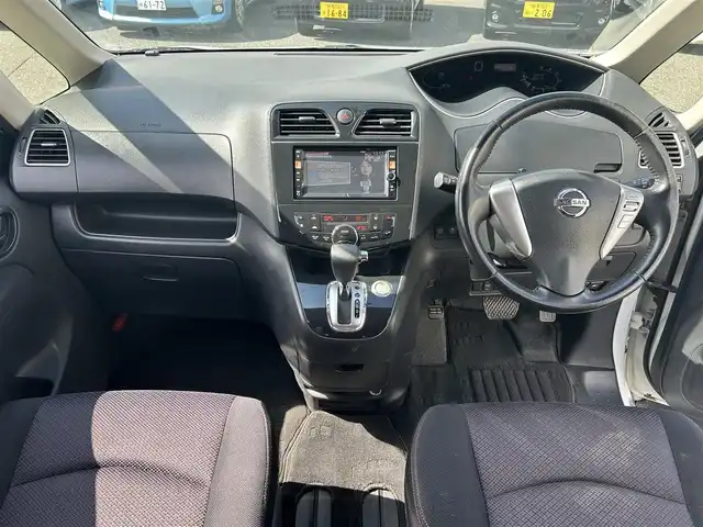 日産 セレナ ハイウェイスター Vセレクション 群馬県 2012(平24)年 6.4万km ブリリアントホワイトパール 純正ナビ（フルセグ・BT・DVD・CD・FM/AM）/プッシュスタート/本革ステアリング/スマートキー/ETC/電格ミラー/バックカメラ/LEDヘッドライト/純正フロアマット/3列シート/オートライト/取扱説明書・保証書・記録簿