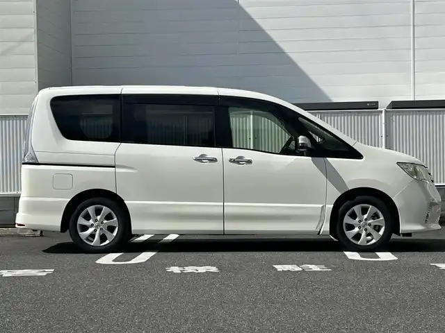 日産 セレナ ハイウェイスター Vセレクション 群馬県 2012(平24)年 6.4万km ブリリアントホワイトパール 純正ナビ（フルセグ・BT・DVD・CD・FM/AM）/プッシュスタート/本革ステアリング/スマートキー/ETC/電格ミラー/バックカメラ/LEDヘッドライト/純正フロアマット/3列シート/オートライト/取扱説明書・保証書・記録簿