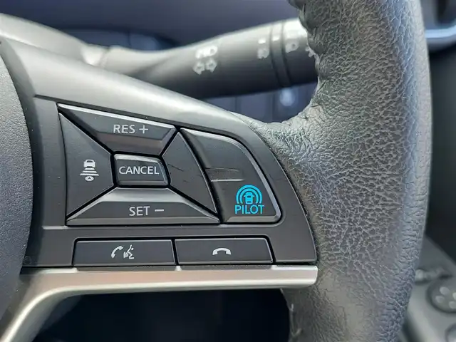 日産 セレナ e－パワー ハイウェイスター V 東京都 2022(令4)年 4.1万km ブリリアントホワイトパール 全方位運転支援システム/・エマージェンシーブレーキ/・踏み間違い衝突防止アシスト/・車線逸脱防止支援/・ブラインドスポットアシスト/・プロパイロット/・アラウンドビューモニター/インテリジェントルームミラー/プッシュスタート/純正ナビ/フルセグTV/ETC/ドライブレコーダー/両側パワースライドドア/シートヒーター/ステアリングヒーター/パーソナルテーブル/後席ロールサンシェード/LEDヘッドライト/16インチ純正アルミホイール