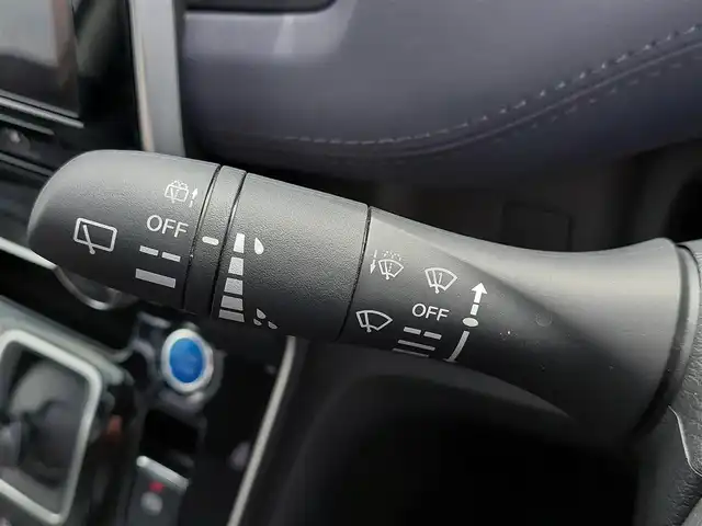 日産 セレナ e－パワー ハイウェイスター V 東京都 2022(令4)年 4.1万km ブリリアントホワイトパール 全方位運転支援システム/・エマージェンシーブレーキ/・踏み間違い衝突防止アシスト/・車線逸脱防止支援/・ブラインドスポットアシスト/・プロパイロット/・アラウンドビューモニター/インテリジェントルームミラー/プッシュスタート/純正ナビ/フルセグTV/ETC/ドライブレコーダー/両側パワースライドドア/シートヒーター/ステアリングヒーター/パーソナルテーブル/後席ロールサンシェード/LEDヘッドライト/16インチ純正アルミホイール