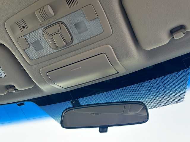 トヨタ エスティマ ハイブリッド X 山形県 2015(平27)年 10.1万km シルバーM 禁煙車/４WD/純正SDナビ/（AM/FM/TV/CD/DVD/SD/BT)/クルーズコントロール/ETC/フロントワイパーデアイサー/AC100V電源/nanoe/バックカメラ/片側パワースライドドア/オットマン/ステアリングスイッチ/ドアバイザー/電動格納ミラー/フォグランプ/純正AW