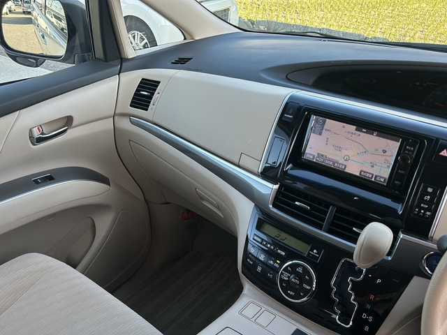 トヨタ エスティマ ハイブリッド X 山形県 2015(平27)年 10.1万km シルバーM 禁煙車/４WD/純正SDナビ/（AM/FM/TV/CD/DVD/SD/BT)/クルーズコントロール/ETC/フロントワイパーデアイサー/AC100V電源/nanoe/バックカメラ/片側パワースライドドア/オットマン/ステアリングスイッチ/ドアバイザー/電動格納ミラー/フォグランプ/純正AW