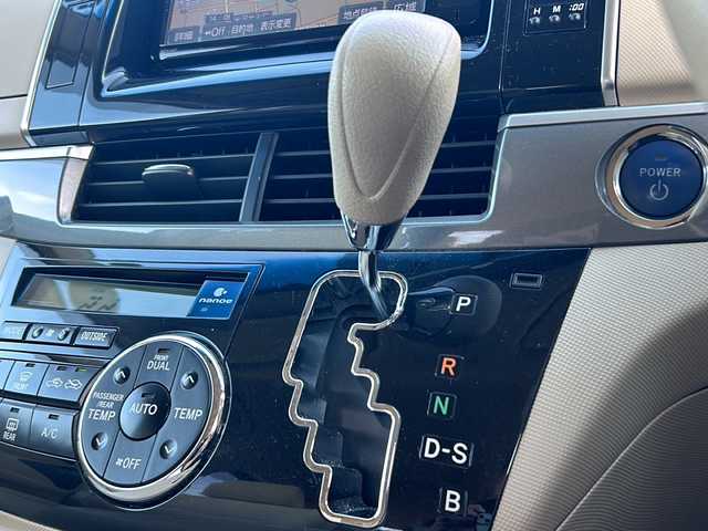 トヨタ エスティマ ハイブリッド X 山形県 2015(平27)年 10.1万km シルバーM 禁煙車/４WD/純正SDナビ/（AM/FM/TV/CD/DVD/SD/BT)/クルーズコントロール/ETC/フロントワイパーデアイサー/AC100V電源/nanoe/バックカメラ/片側パワースライドドア/オットマン/ステアリングスイッチ/ドアバイザー/電動格納ミラー/フォグランプ/純正AW