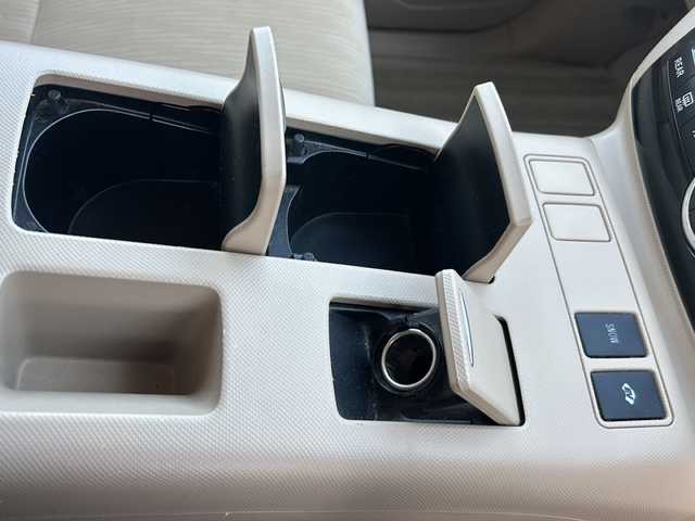 トヨタ エスティマ ハイブリッド X 山形県 2015(平27)年 10.1万km シルバーM 禁煙車/４WD/純正SDナビ/（AM/FM/TV/CD/DVD/SD/BT)/クルーズコントロール/ETC/フロントワイパーデアイサー/AC100V電源/nanoe/バックカメラ/片側パワースライドドア/オットマン/ステアリングスイッチ/ドアバイザー/電動格納ミラー/フォグランプ/純正AW