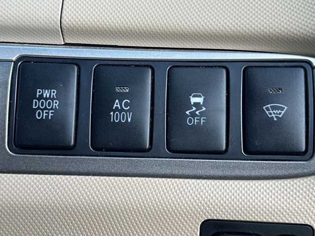 トヨタ エスティマ ハイブリッド X 山形県 2015(平27)年 10.1万km シルバーM 禁煙車/４WD/純正SDナビ/（AM/FM/TV/CD/DVD/SD/BT)/クルーズコントロール/ETC/フロントワイパーデアイサー/AC100V電源/nanoe/バックカメラ/片側パワースライドドア/オットマン/ステアリングスイッチ/ドアバイザー/電動格納ミラー/フォグランプ/純正AW