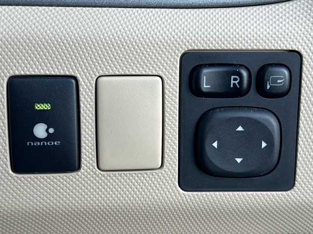 トヨタ エスティマ ハイブリッド X 山形県 2015(平27)年 10.1万km シルバーM 禁煙車/４WD/純正SDナビ/（AM/FM/TV/CD/DVD/SD/BT)/クルーズコントロール/ETC/フロントワイパーデアイサー/AC100V電源/nanoe/バックカメラ/片側パワースライドドア/オットマン/ステアリングスイッチ/ドアバイザー/電動格納ミラー/フォグランプ/純正AW