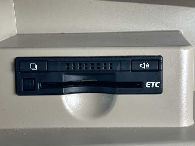 トヨタ エスティマ ハイブリッド X 山形県 2015(平27)年 10.1万km シルバーM 禁煙車/４WD/純正SDナビ/（AM/FM/TV/CD/DVD/SD/BT)/クルーズコントロール/ETC/フロントワイパーデアイサー/AC100V電源/nanoe/バックカメラ/片側パワースライドドア/オットマン/ステアリングスイッチ/ドアバイザー/電動格納ミラー/フォグランプ/純正AW