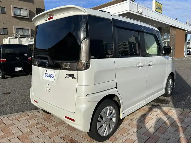 スズキ スペーシア カスタム Z 新潟県 2017(平29)年 10.3万km ピュアホワイトP (株)IDOMが運営する【じしゃロン新潟店】の自社ローン専用車両になります。/こちらは現金またはオートローンご利用時の価格です。自社ローンご希望の方は別途その旨お申付け下さい/プッシュスタート/スマートキー/純正ナビ/CD、DVD、FM、AM視聴可能/フルセグテレビ(走行時視聴可能)/シートヒーター(D席のみ)/パワースライドドア/純正AW/純正キセノンヘッドランプ/ウインカーミラー