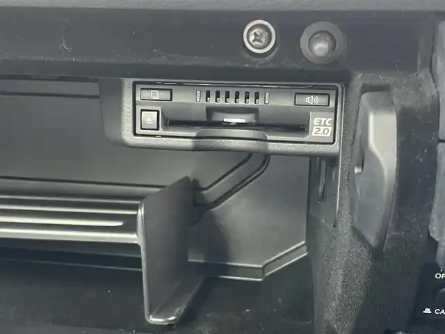 レクサス ＩＳ 300h Fスポーツ 東京都 2022(令4)年 3.4万km ホワイトノーヴァガラスフレーク メーカーナビ/フルセグTV/Bluetooth接続/パノラミックビューモニター/3連LEDヘッドライト/オレンジキャリパー/ETC/レザーシート/シートヒーター/レクサスセーフティシステム/プリクラッシュセーフティ/レーンキープアシスト/ブラインドスポットモニター/アダプティブクルーズコントロール/スマートキー/プッシュスタート/サイドエアバック/カーテンエアバック