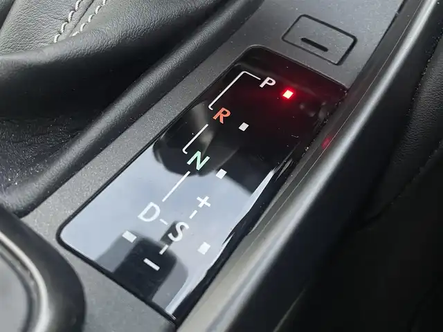 レクサス ＩＳ 300h Fスポーツ 東京都 2022(令4)年 3.4万km ホワイトノーヴァガラスフレーク メーカーナビ/フルセグTV/Bluetooth接続/パノラミックビューモニター/3連LEDヘッドライト/オレンジキャリパー/ETC/レザーシート/シートヒーター/レクサスセーフティシステム/プリクラッシュセーフティ/レーンキープアシスト/ブラインドスポットモニター/アダプティブクルーズコントロール/スマートキー/プッシュスタート/サイドエアバック/カーテンエアバック