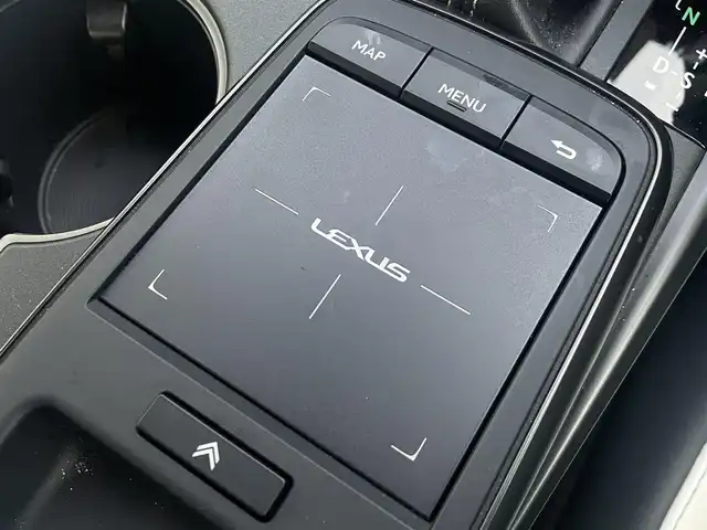 レクサス ＩＳ 300h Fスポーツ 東京都 2022(令4)年 3.4万km ホワイトノーヴァガラスフレーク メーカーナビ/フルセグTV/Bluetooth接続/パノラミックビューモニター/3連LEDヘッドライト/オレンジキャリパー/ETC/レザーシート/シートヒーター/レクサスセーフティシステム/プリクラッシュセーフティ/レーンキープアシスト/ブラインドスポットモニター/アダプティブクルーズコントロール/スマートキー/プッシュスタート/サイドエアバック/カーテンエアバック