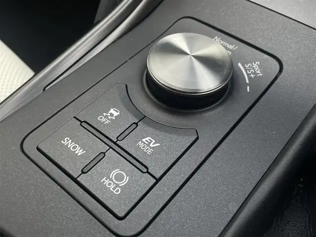 レクサス ＩＳ 300h Fスポーツ 東京都 2022(令4)年 3.4万km ホワイトノーヴァガラスフレーク メーカーナビ/フルセグTV/Bluetooth接続/パノラミックビューモニター/3連LEDヘッドライト/オレンジキャリパー/ETC/レザーシート/シートヒーター/レクサスセーフティシステム/プリクラッシュセーフティ/レーンキープアシスト/ブラインドスポットモニター/アダプティブクルーズコントロール/スマートキー/プッシュスタート/サイドエアバック/カーテンエアバック