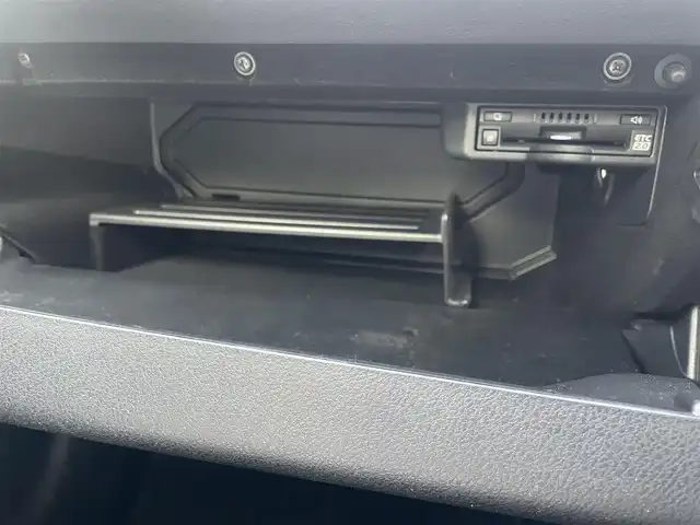 レクサス ＩＳ 300h Fスポーツ 東京都 2022(令4)年 3.4万km ホワイトノーヴァガラスフレーク メーカーナビ/フルセグTV/Bluetooth接続/パノラミックビューモニター/3連LEDヘッドライト/オレンジキャリパー/ETC/レザーシート/シートヒーター/レクサスセーフティシステム/プリクラッシュセーフティ/レーンキープアシスト/ブラインドスポットモニター/アダプティブクルーズコントロール/スマートキー/プッシュスタート/サイドエアバック/カーテンエアバック