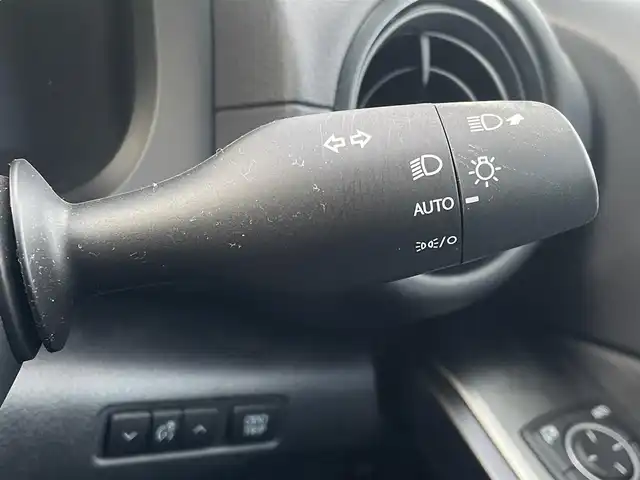 レクサス ＩＳ 300h Fスポーツ 東京都 2022(令4)年 3.4万km ホワイトノーヴァガラスフレーク メーカーナビ/フルセグTV/Bluetooth接続/パノラミックビューモニター/3連LEDヘッドライト/オレンジキャリパー/ETC/レザーシート/シートヒーター/レクサスセーフティシステム/プリクラッシュセーフティ/レーンキープアシスト/ブラインドスポットモニター/アダプティブクルーズコントロール/スマートキー/プッシュスタート/サイドエアバック/カーテンエアバック