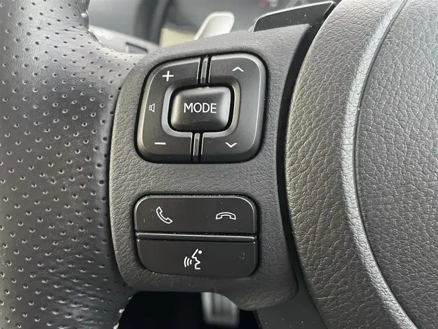 レクサス ＩＳ 300h Fスポーツ 東京都 2022(令4)年 3.4万km ホワイトノーヴァガラスフレーク メーカーナビ/フルセグTV/Bluetooth接続/パノラミックビューモニター/3連LEDヘッドライト/オレンジキャリパー/ETC/レザーシート/シートヒーター/レクサスセーフティシステム/プリクラッシュセーフティ/レーンキープアシスト/ブラインドスポットモニター/アダプティブクルーズコントロール/スマートキー/プッシュスタート/サイドエアバック/カーテンエアバック