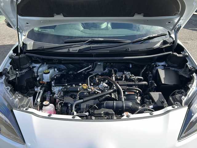 トヨタ ヤリスクロス ハイブリッド GRスポーツ 愛知県 2025(令7)年 0.8万km ブラックマイカ/プラチナホワイトパールマイカ /禁煙車/ワンオーナー//8インチディスプレイオーディオ/　（コネクティッドナビ）//フルセグTV・Bluetooth・USB//ビルトインETC2.0//バックカメラ・パノラミックビューモニター//前後ドライブレコーダー//トヨタセーフティセンス//プリクラッシュセーフティ//レーンディパーチャーアラート//レーダークルーズコントロール/　（全車速追従機能付き）//オートマチックハイビーム//ブラインドスポットモニター//クリアランスソナー//パーキングサポートブレーキ//安心降車アシスト//ロードサインアシスト//前席シートヒーター//ステアリングヒーター//パワーバックドア//電動パーキング・ブレーキホールド//横滑り防止装置（TRC）//EVモード//純正１８インチアルミ//LEDオートライト//電動格納ミラーウィンカー//GR用フロアマット//純正ドアバイザー//ISOFIX//プッシュスタート//取扱説明書/新車保証書//スペアキー