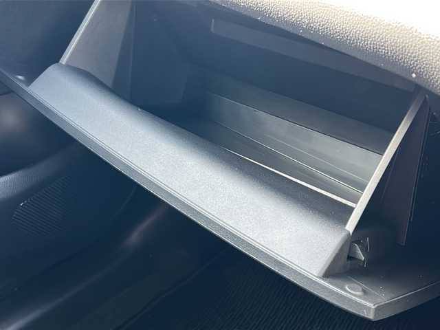 トヨタ ヤリスクロス ハイブリッド GRスポーツ 愛知県 2025(令7)年 0.8万km ブラックマイカ/プラチナホワイトパールマイカ /禁煙車/ワンオーナー//8インチディスプレイオーディオ/　（コネクティッドナビ）//フルセグTV・Bluetooth・USB//ビルトインETC2.0//バックカメラ・パノラミックビューモニター//前後ドライブレコーダー//トヨタセーフティセンス//プリクラッシュセーフティ//レーンディパーチャーアラート//レーダークルーズコントロール/　（全車速追従機能付き）//オートマチックハイビーム//ブラインドスポットモニター//クリアランスソナー//パーキングサポートブレーキ//安心降車アシスト//ロードサインアシスト//前席シートヒーター//ステアリングヒーター//パワーバックドア//電動パーキング・ブレーキホールド//横滑り防止装置（TRC）//EVモード//純正１８インチアルミ//LEDオートライト//電動格納ミラーウィンカー//GR用フロアマット//純正ドアバイザー//ISOFIX//プッシュスタート//取扱説明書/新車保証書//スペアキー