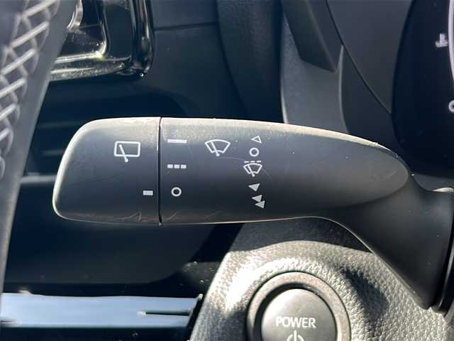 トヨタ ヤリスクロス ハイブリッド GRスポーツ 愛知県 2025(令7)年 0.8万km ブラックマイカ/プラチナホワイトパールマイカ /禁煙車/ワンオーナー//8インチディスプレイオーディオ/　（コネクティッドナビ）//フルセグTV・Bluetooth・USB//ビルトインETC2.0//バックカメラ・パノラミックビューモニター//前後ドライブレコーダー//トヨタセーフティセンス//プリクラッシュセーフティ//レーンディパーチャーアラート//レーダークルーズコントロール/　（全車速追従機能付き）//オートマチックハイビーム//ブラインドスポットモニター//クリアランスソナー//パーキングサポートブレーキ//安心降車アシスト//ロードサインアシスト//前席シートヒーター//ステアリングヒーター//パワーバックドア//電動パーキング・ブレーキホールド//横滑り防止装置（TRC）//EVモード//純正１８インチアルミ//LEDオートライト//電動格納ミラーウィンカー//GR用フロアマット//純正ドアバイザー//ISOFIX//プッシュスタート//取扱説明書/新車保証書//スペアキー