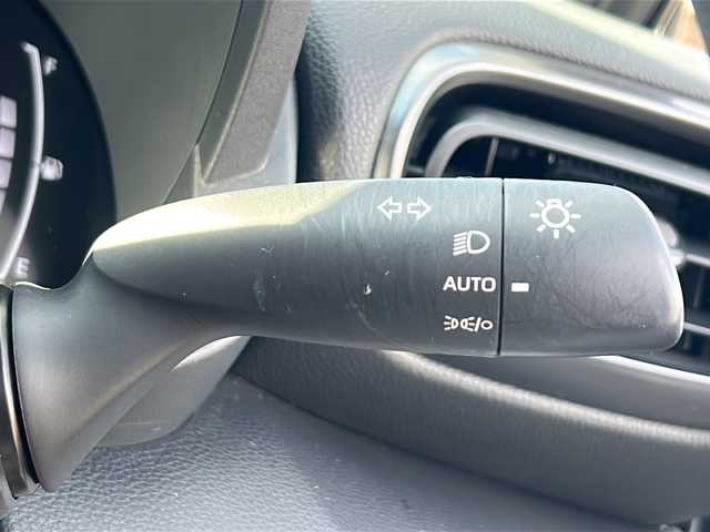 トヨタ ヤリスクロス ハイブリッド GRスポーツ 愛知県 2025(令7)年 0.8万km ブラックマイカ/プラチナホワイトパールマイカ /禁煙車/ワンオーナー//8インチディスプレイオーディオ/　（コネクティッドナビ）//フルセグTV・Bluetooth・USB//ビルトインETC2.0//バックカメラ・パノラミックビューモニター//前後ドライブレコーダー//トヨタセーフティセンス//プリクラッシュセーフティ//レーンディパーチャーアラート//レーダークルーズコントロール/　（全車速追従機能付き）//オートマチックハイビーム//ブラインドスポットモニター//クリアランスソナー//パーキングサポートブレーキ//安心降車アシスト//ロードサインアシスト//前席シートヒーター//ステアリングヒーター//パワーバックドア//電動パーキング・ブレーキホールド//横滑り防止装置（TRC）//EVモード//純正１８インチアルミ//LEDオートライト//電動格納ミラーウィンカー//GR用フロアマット//純正ドアバイザー//ISOFIX//プッシュスタート//取扱説明書/新車保証書//スペアキー