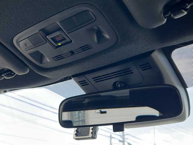 トヨタ ヤリスクロス ハイブリッド GRスポーツ 愛知県 2025(令7)年 0.8万km ブラックマイカ/プラチナホワイトパールマイカ /禁煙車/ワンオーナー//8インチディスプレイオーディオ/　（コネクティッドナビ）//フルセグTV・Bluetooth・USB//ビルトインETC2.0//バックカメラ・パノラミックビューモニター//前後ドライブレコーダー//トヨタセーフティセンス//プリクラッシュセーフティ//レーンディパーチャーアラート//レーダークルーズコントロール/　（全車速追従機能付き）//オートマチックハイビーム//ブラインドスポットモニター//クリアランスソナー//パーキングサポートブレーキ//安心降車アシスト//ロードサインアシスト//前席シートヒーター//ステアリングヒーター//パワーバックドア//電動パーキング・ブレーキホールド//横滑り防止装置（TRC）//EVモード//純正１８インチアルミ//LEDオートライト//電動格納ミラーウィンカー//GR用フロアマット//純正ドアバイザー//ISOFIX//プッシュスタート//取扱説明書/新車保証書//スペアキー