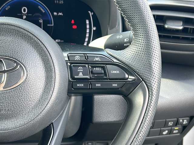 トヨタ ヤリスクロス ハイブリッド GRスポーツ 愛知県 2025(令7)年 0.8万km ブラックマイカ/プラチナホワイトパールマイカ /禁煙車/ワンオーナー//8インチディスプレイオーディオ/　（コネクティッドナビ）//フルセグTV・Bluetooth・USB//ビルトインETC2.0//バックカメラ・パノラミックビューモニター//前後ドライブレコーダー//トヨタセーフティセンス//プリクラッシュセーフティ//レーンディパーチャーアラート//レーダークルーズコントロール/　（全車速追従機能付き）//オートマチックハイビーム//ブラインドスポットモニター//クリアランスソナー//パーキングサポートブレーキ//安心降車アシスト//ロードサインアシスト//前席シートヒーター//ステアリングヒーター//パワーバックドア//電動パーキング・ブレーキホールド//横滑り防止装置（TRC）//EVモード//純正１８インチアルミ//LEDオートライト//電動格納ミラーウィンカー//GR用フロアマット//純正ドアバイザー//ISOFIX//プッシュスタート//取扱説明書/新車保証書//スペアキー