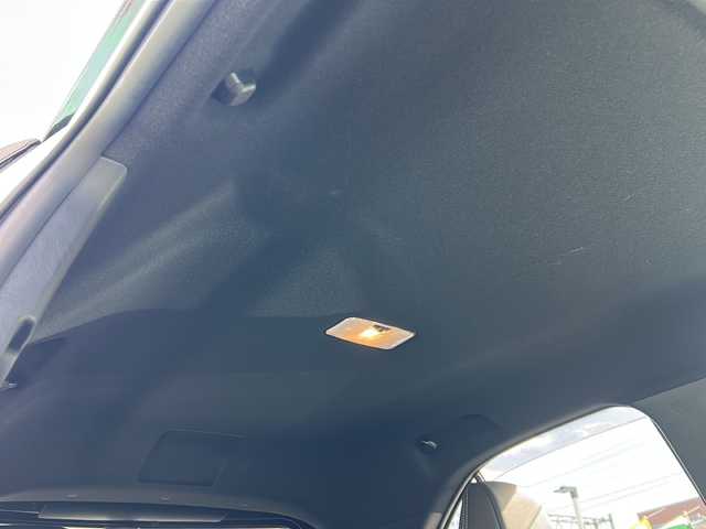 トヨタ ヤリスクロス ハイブリッド GRスポーツ 愛知県 2025(令7)年 0.8万km ブラックマイカ/プラチナホワイトパールマイカ /禁煙車/ワンオーナー//8インチディスプレイオーディオ/　（コネクティッドナビ）//フルセグTV・Bluetooth・USB//ビルトインETC2.0//バックカメラ・パノラミックビューモニター//前後ドライブレコーダー//トヨタセーフティセンス//プリクラッシュセーフティ//レーンディパーチャーアラート//レーダークルーズコントロール/　（全車速追従機能付き）//オートマチックハイビーム//ブラインドスポットモニター//クリアランスソナー//パーキングサポートブレーキ//安心降車アシスト//ロードサインアシスト//前席シートヒーター//ステアリングヒーター//パワーバックドア//電動パーキング・ブレーキホールド//横滑り防止装置（TRC）//EVモード//純正１８インチアルミ//LEDオートライト//電動格納ミラーウィンカー//GR用フロアマット//純正ドアバイザー//ISOFIX//プッシュスタート//取扱説明書/新車保証書//スペアキー