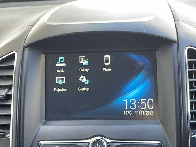 シボレー キャプティバ ラグジュアリー 愛知県 2017(平29)年 9.8万km パール ワンオーナー/ディスプレイオーディオ/バックカメラ/電動スライドサンルーフ/ルーフレール/純正１９インチアルミホイール/Bluetooth・AM・FM・USB・AUX/ETC・前後ドライブレコーダー/レザーシート/運転席パワーシート/運転席助手席シートヒーター/純正フロアマット/ヒルディセントコントロール/クルーズコントロール/ブラインドスポットモニター(BSM)/前後クリアランスソナ―/横滑り防止/電動格納ミラー/HIDヘッドライト/オートライト/フロント・リヤフォグランプ/リモコンキー/イモビライザー/新車保証書/取扱説明書