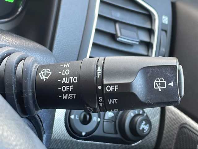 シボレー キャプティバ ラグジュアリー 愛知県 2017(平29)年 9.8万km パール ワンオーナー/ディスプレイオーディオ/バックカメラ/電動スライドサンルーフ/ルーフレール/純正１９インチアルミホイール/Bluetooth・AM・FM・USB・AUX/ETC・前後ドライブレコーダー/レザーシート/運転席パワーシート/運転席助手席シートヒーター/純正フロアマット/ヒルディセントコントロール/クルーズコントロール/ブラインドスポットモニター(BSM)/前後クリアランスソナ―/横滑り防止/電動格納ミラー/HIDヘッドライト/オートライト/フロント・リヤフォグランプ/リモコンキー/イモビライザー/新車保証書/取扱説明書