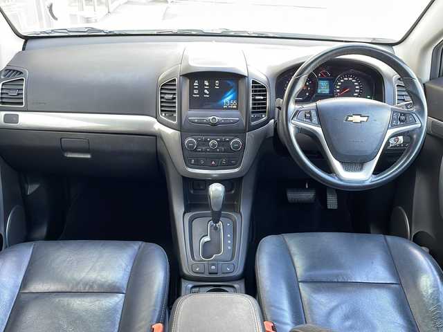 シボレー キャプティバ ラグジュアリー 愛知県 2017(平29)年 9.8万km パール ワンオーナー/ディスプレイオーディオ/バックカメラ/電動スライドサンルーフ/ルーフレール/純正１９インチアルミホイール/Bluetooth・AM・FM・USB・AUX/ETC・前後ドライブレコーダー/レザーシート/運転席パワーシート/運転席助手席シートヒーター/純正フロアマット/ヒルディセントコントロール/クルーズコントロール/ブラインドスポットモニター(BSM)/前後クリアランスソナ―/横滑り防止/電動格納ミラー/HIDヘッドライト/オートライト/フロント・リヤフォグランプ/リモコンキー/イモビライザー/新車保証書/取扱説明書