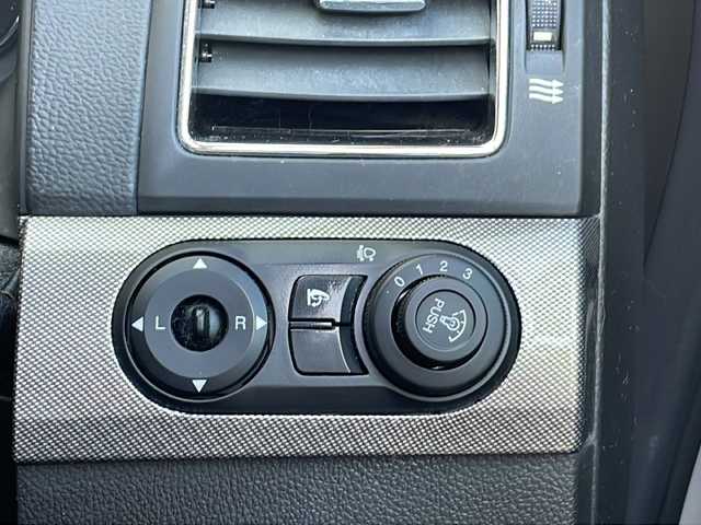 シボレー キャプティバ ラグジュアリー 愛知県 2017(平29)年 9.8万km パール ワンオーナー/ディスプレイオーディオ/バックカメラ/電動スライドサンルーフ/ルーフレール/純正１９インチアルミホイール/Bluetooth・AM・FM・USB・AUX/ETC・前後ドライブレコーダー/レザーシート/運転席パワーシート/運転席助手席シートヒーター/純正フロアマット/ヒルディセントコントロール/クルーズコントロール/ブラインドスポットモニター(BSM)/前後クリアランスソナ―/横滑り防止/電動格納ミラー/HIDヘッドライト/オートライト/フロント・リヤフォグランプ/リモコンキー/イモビライザー/新車保証書/取扱説明書