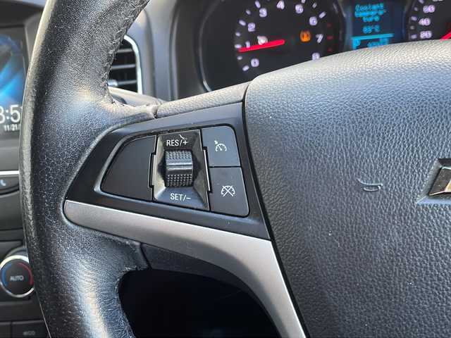 シボレー キャプティバ ラグジュアリー 愛知県 2017(平29)年 9.8万km パール ワンオーナー/ディスプレイオーディオ/バックカメラ/電動スライドサンルーフ/ルーフレール/純正１９インチアルミホイール/Bluetooth・AM・FM・USB・AUX/ETC・前後ドライブレコーダー/レザーシート/運転席パワーシート/運転席助手席シートヒーター/純正フロアマット/ヒルディセントコントロール/クルーズコントロール/ブラインドスポットモニター(BSM)/前後クリアランスソナ―/横滑り防止/電動格納ミラー/HIDヘッドライト/オートライト/フロント・リヤフォグランプ/リモコンキー/イモビライザー/新車保証書/取扱説明書