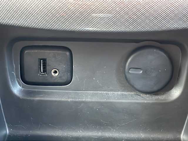 シボレー キャプティバ ラグジュアリー 愛知県 2017(平29)年 9.8万km パール ワンオーナー/ディスプレイオーディオ/バックカメラ/電動スライドサンルーフ/ルーフレール/純正１９インチアルミホイール/Bluetooth・AM・FM・USB・AUX/ETC・前後ドライブレコーダー/レザーシート/運転席パワーシート/運転席助手席シートヒーター/純正フロアマット/ヒルディセントコントロール/クルーズコントロール/ブラインドスポットモニター(BSM)/前後クリアランスソナ―/横滑り防止/電動格納ミラー/HIDヘッドライト/オートライト/フロント・リヤフォグランプ/リモコンキー/イモビライザー/新車保証書/取扱説明書