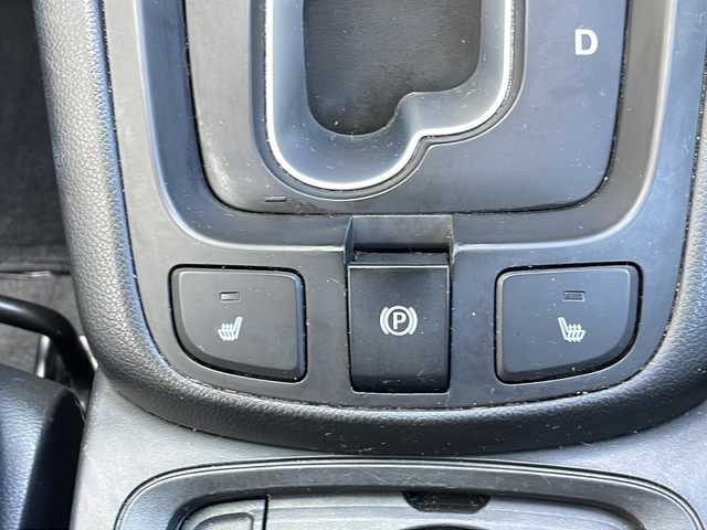 シボレー キャプティバ ラグジュアリー 愛知県 2017(平29)年 9.8万km パール ワンオーナー/ディスプレイオーディオ/バックカメラ/電動スライドサンルーフ/ルーフレール/純正１９インチアルミホイール/Bluetooth・AM・FM・USB・AUX/ETC・前後ドライブレコーダー/レザーシート/運転席パワーシート/運転席助手席シートヒーター/純正フロアマット/ヒルディセントコントロール/クルーズコントロール/ブラインドスポットモニター(BSM)/前後クリアランスソナ―/横滑り防止/電動格納ミラー/HIDヘッドライト/オートライト/フロント・リヤフォグランプ/リモコンキー/イモビライザー/新車保証書/取扱説明書