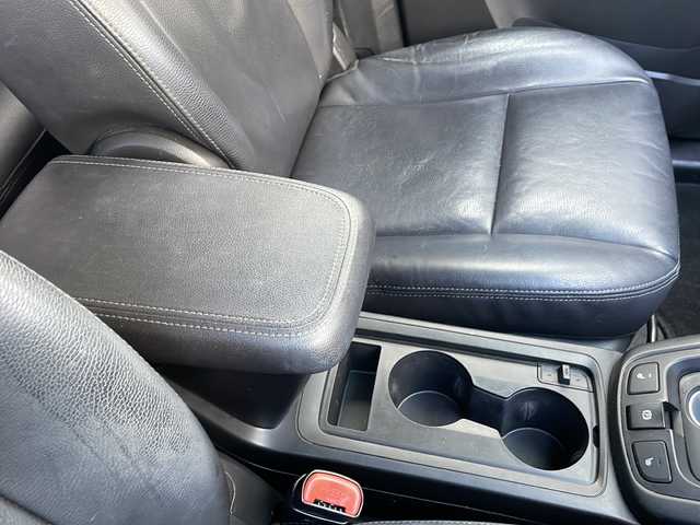 シボレー キャプティバ ラグジュアリー 愛知県 2017(平29)年 9.8万km パール ワンオーナー/ディスプレイオーディオ/バックカメラ/電動スライドサンルーフ/ルーフレール/純正１９インチアルミホイール/Bluetooth・AM・FM・USB・AUX/ETC・前後ドライブレコーダー/レザーシート/運転席パワーシート/運転席助手席シートヒーター/純正フロアマット/ヒルディセントコントロール/クルーズコントロール/ブラインドスポットモニター(BSM)/前後クリアランスソナ―/横滑り防止/電動格納ミラー/HIDヘッドライト/オートライト/フロント・リヤフォグランプ/リモコンキー/イモビライザー/新車保証書/取扱説明書