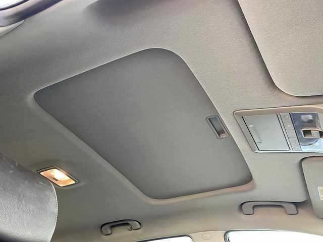 シボレー キャプティバ ラグジュアリー 愛知県 2017(平29)年 9.8万km パール ワンオーナー/ディスプレイオーディオ/バックカメラ/電動スライドサンルーフ/ルーフレール/純正１９インチアルミホイール/Bluetooth・AM・FM・USB・AUX/ETC・前後ドライブレコーダー/レザーシート/運転席パワーシート/運転席助手席シートヒーター/純正フロアマット/ヒルディセントコントロール/クルーズコントロール/ブラインドスポットモニター(BSM)/前後クリアランスソナ―/横滑り防止/電動格納ミラー/HIDヘッドライト/オートライト/フロント・リヤフォグランプ/リモコンキー/イモビライザー/新車保証書/取扱説明書