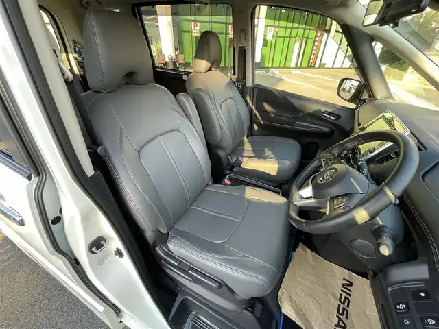 日産 セレナ e－パワー ハイウェイスター V 愛媛県 2018(平30)年 2万km ブリリアントホワイトパール 純正9型ナビ(Bluetooth/フルセグTV)/純正フリップダウンモニター/両側パワースライドドア/全周囲カメラ/純正フルエアロ/プロパイロット/クリアランスソナー/ドライブレコーダー/インテリジェントルームミラー/RS-R車高調/レザー調シートカバー/革巻ステアリング/ステアリングリモコン/ステアリングヒーター/LEDヘッドライト/電動パーキングブレーキ/AutoHold機能/現状サマー(社外AW)(225/35/R19)/タイヤ付純正AW(6部山)/純正サス有