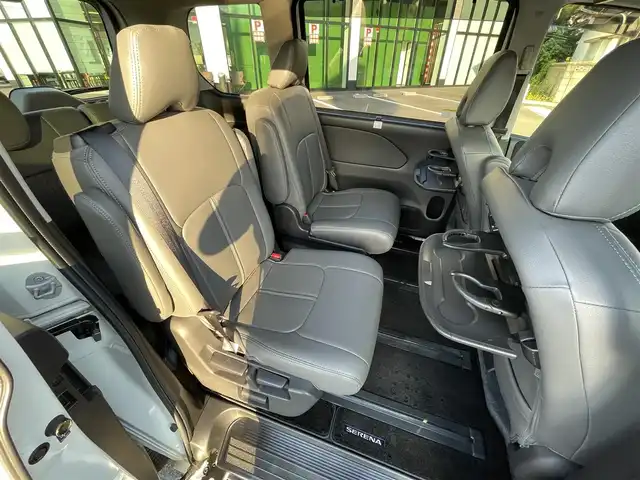 日産 セレナ e－パワー ハイウェイスター V 愛媛県 2018(平30)年 2万km ブリリアントホワイトパール 純正9型ナビ(Bluetooth/フルセグTV)/純正フリップダウンモニター/両側パワースライドドア/全周囲カメラ/純正フルエアロ/プロパイロット/クリアランスソナー/ドライブレコーダー/インテリジェントルームミラー/RS-R車高調/レザー調シートカバー/革巻ステアリング/ステアリングリモコン/ステアリングヒーター/LEDヘッドライト/電動パーキングブレーキ/AutoHold機能/現状サマー(社外AW)(225/35/R19)/タイヤ付純正AW(6部山)/純正サス有