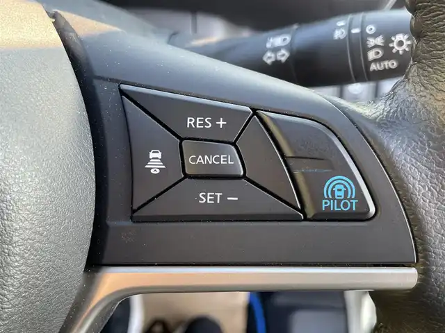 日産 セレナ e－パワー ハイウェイスター V 愛媛県 2018(平30)年 2万km ブリリアントホワイトパール 純正9型ナビ(Bluetooth/フルセグTV)/純正フリップダウンモニター/両側パワースライドドア/全周囲カメラ/純正フルエアロ/プロパイロット/クリアランスソナー/ドライブレコーダー/インテリジェントルームミラー/RS-R車高調/レザー調シートカバー/革巻ステアリング/ステアリングリモコン/ステアリングヒーター/LEDヘッドライト/電動パーキングブレーキ/AutoHold機能/現状サマー(社外AW)(225/35/R19)/タイヤ付純正AW(6部山)/純正サス有