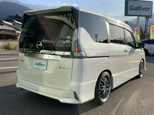日産 セレナ e－パワー ハイウェイスター V 愛媛県 2018(平30)年 2万km ブリリアントホワイトパール 純正9型ナビ(Bluetooth/フルセグTV)/純正フリップダウンモニター/両側パワースライドドア/全周囲カメラ/純正フルエアロ/プロパイロット/クリアランスソナー/ドライブレコーダー/インテリジェントルームミラー/RS-R車高調/レザー調シートカバー/革巻ステアリング/ステアリングリモコン/ステアリングヒーター/LEDヘッドライト/電動パーキングブレーキ/AutoHold機能/現状サマー(社外AW)(225/35/R19)/タイヤ付純正AW(6部山)/純正サス有